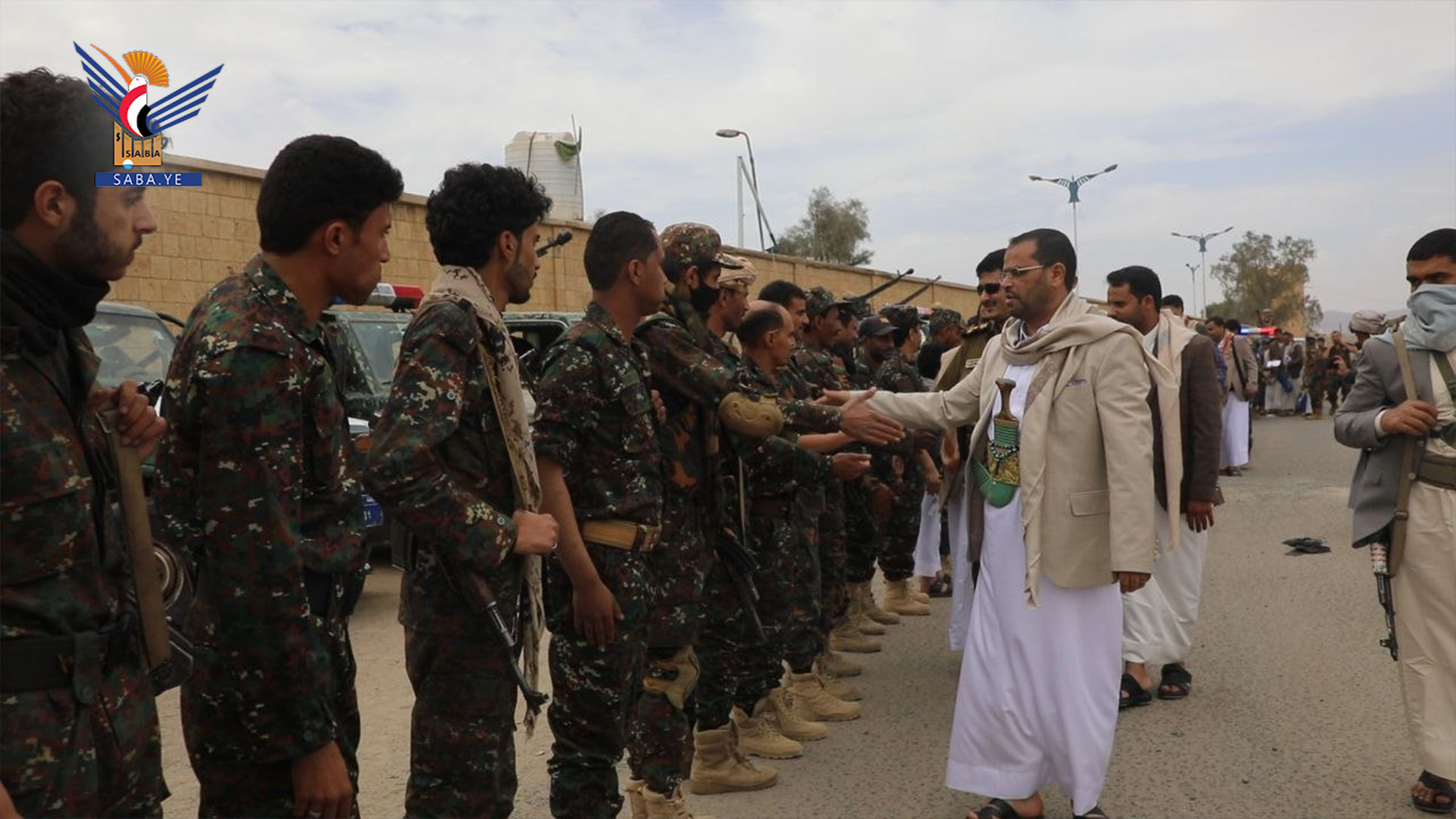 محافظ صعدة يتفقد أحوال الجرحى والمرابطين في النقاط الأمنية بمناسبة العيد