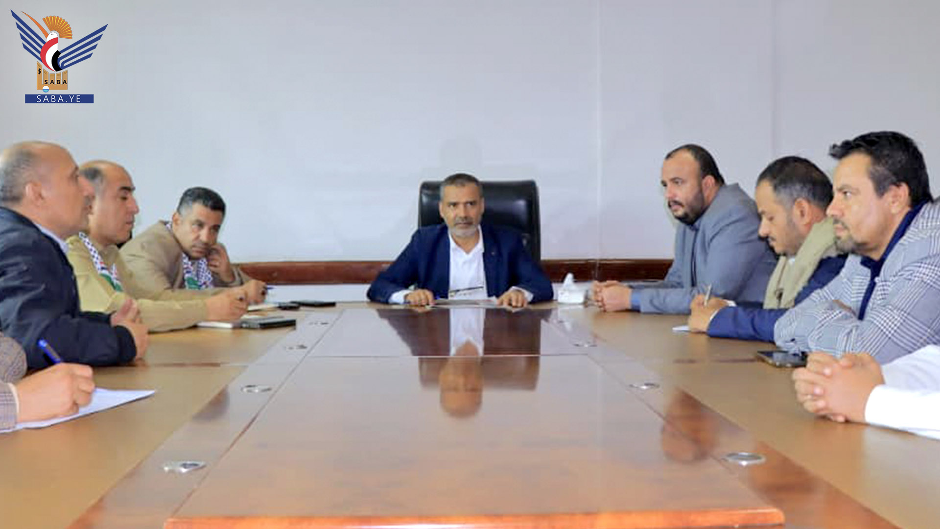 اجتماع برئاسة وزير الكهرباء يناقش آلية الشراكة بين مؤسسة الكهرباء والغرفة التجارية