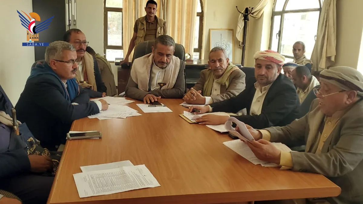 مناقشة أوضاع مؤسسة المياه والصرف الصحي بالمحويت  