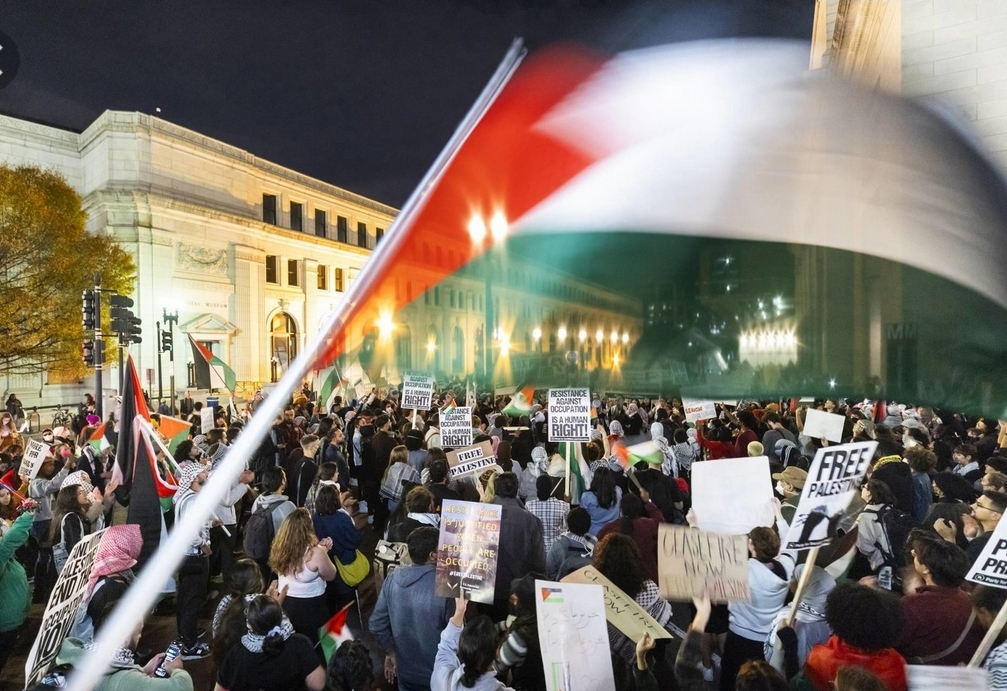 المئات يتظاهرون في الأرجنتين دعما لشعب الفلسطيني وتنديدا بالإبادة الجماعية في غزة