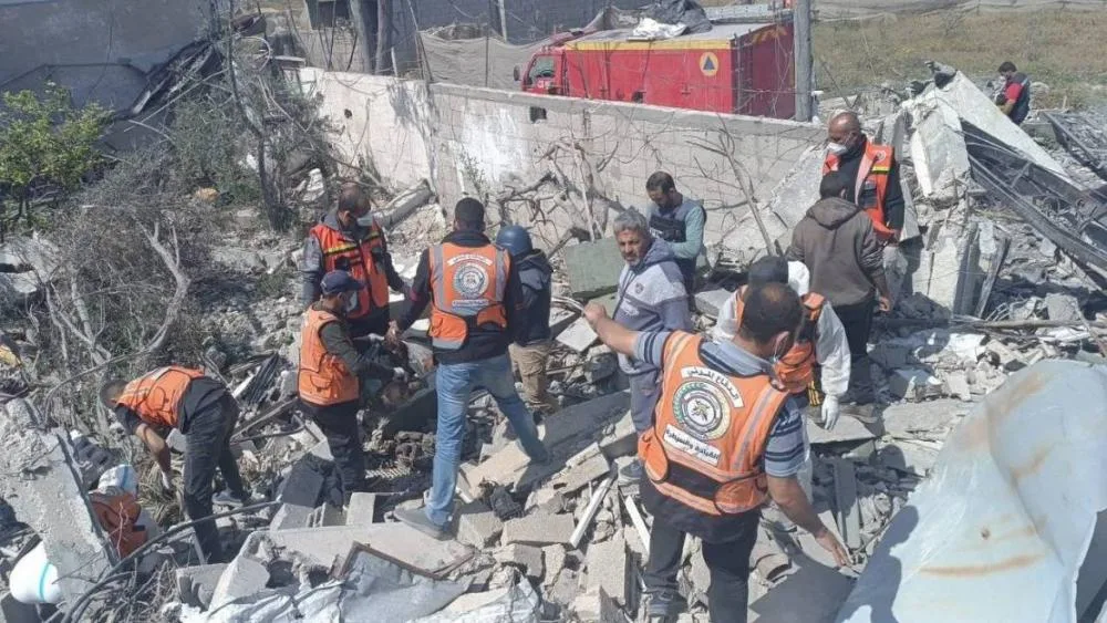 ناطق الدفاع المدني بغزة : انتشال جثامين 21 فلسطينياً والبحث عن 40 آخرين