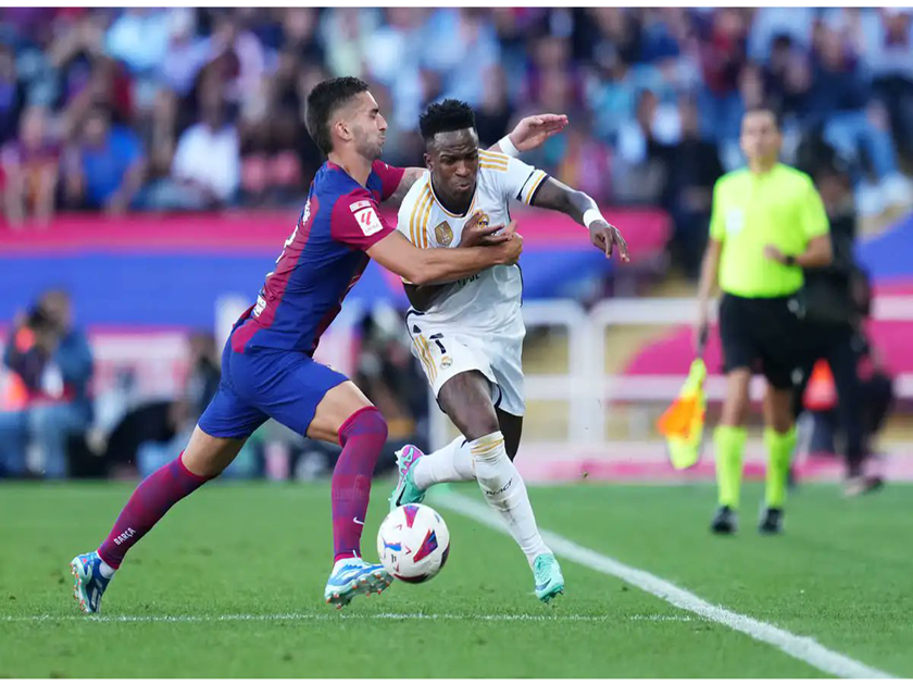 غدا السبت .. ريال مدريد يستضيف  برشلونة في "كلاسيكو" الأرض