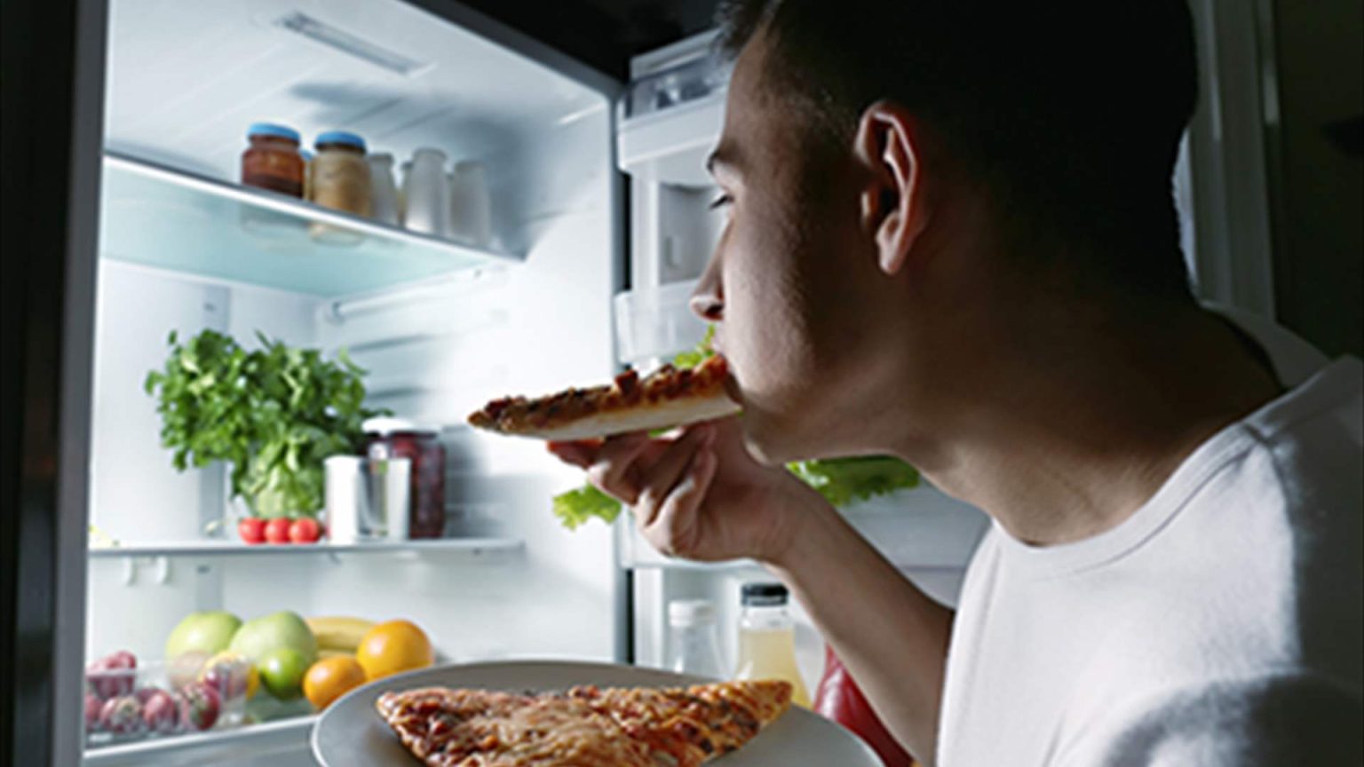 العشاء المتأخر.. يربك الساعة البيولوجية ويزيد خطر السكري! العشاء المتأخر.. يربك الساعة البيولوجية ويزيد خطر السكري!