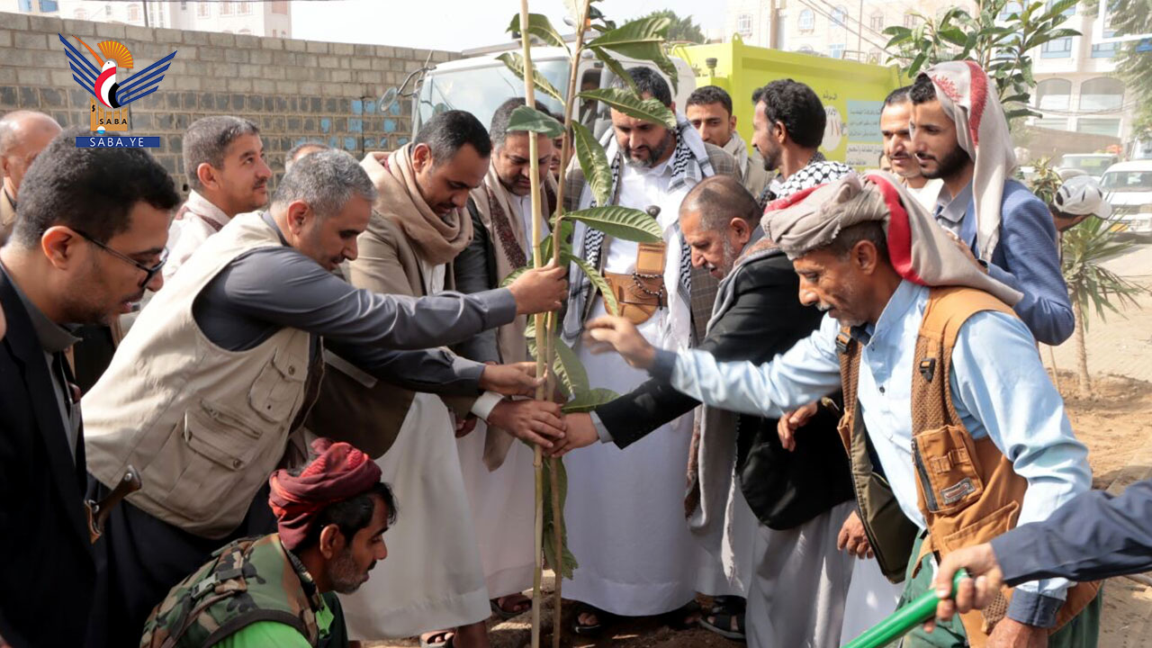 تدشين حملة تشجير في شوارع ومداخل محافظة صنعاء