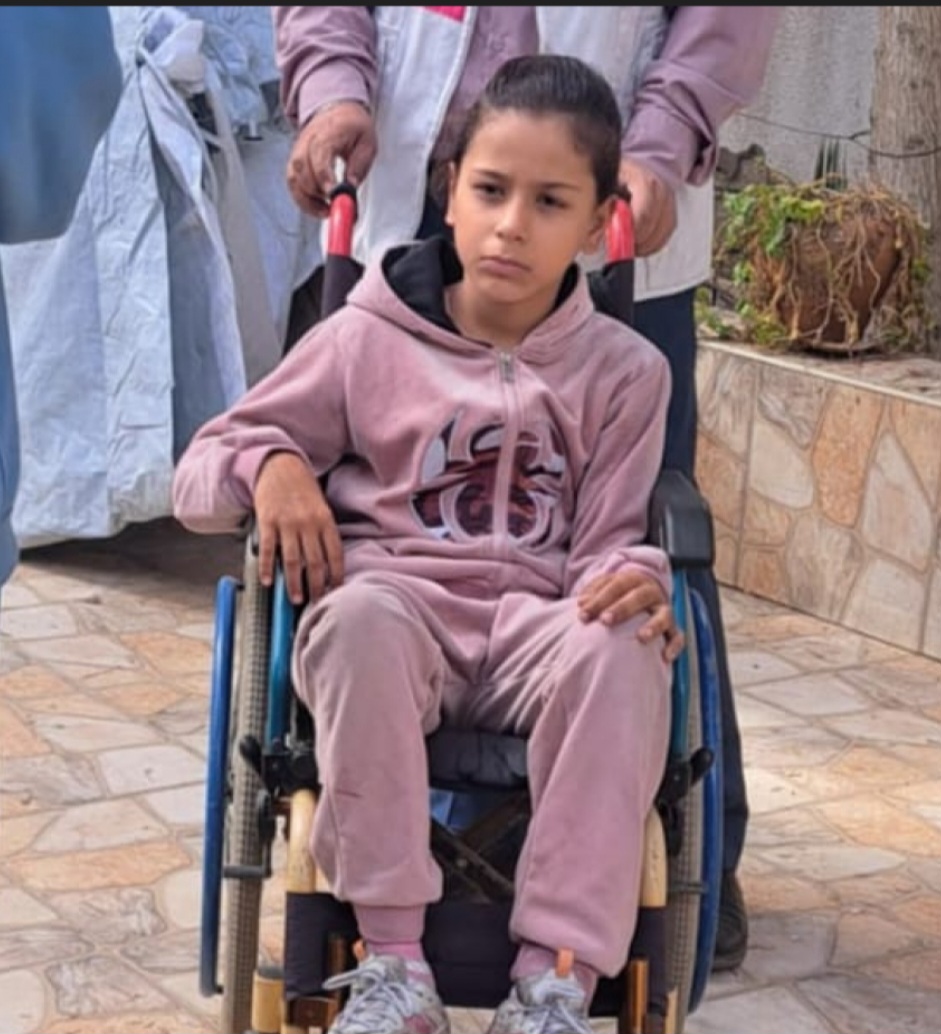 طفولة معلّقة بين الإعاقة والحرب.. معاناة حبيبة ناصر في نزوح لا ينتهي بغزة