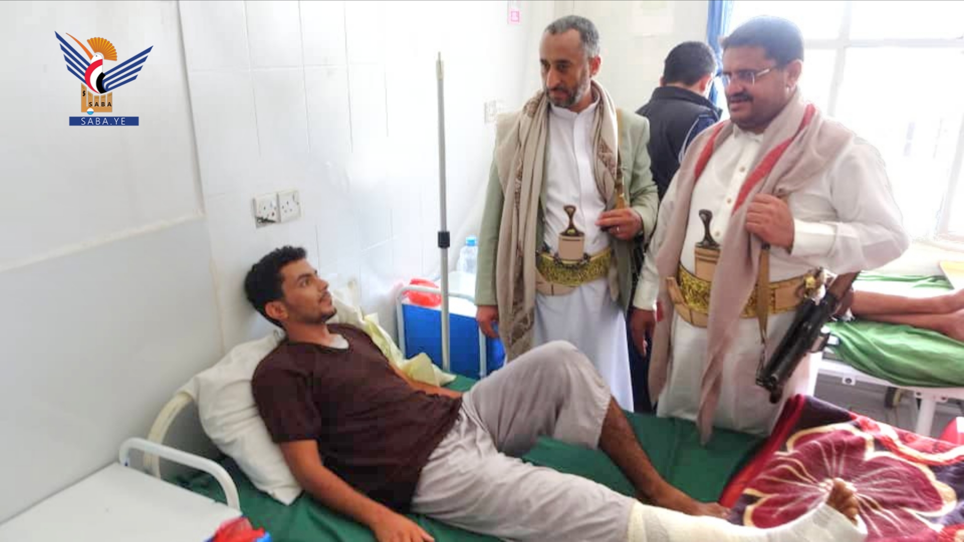  منتسبو هيئة الأوقاف في ذمار وتعز ينفذون زيارات للمرابطين في الجبهات
