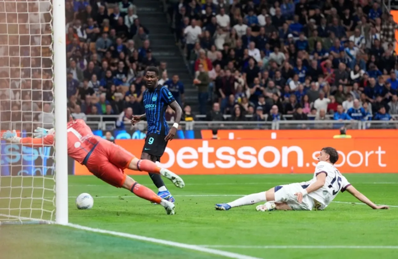 إنتر ميلان يكتسح كالياري ويقترب خطوة جديدة من لقب الدوري الإيطالي 