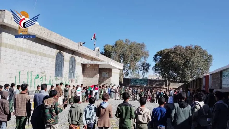وقفات طلابية وتربوية في بلاد الروس بصنعاء تنديدًا بجرائم العدو السعودي