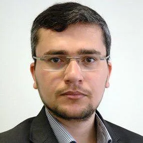 مسؤول إيراني يحذر دول الجوار من الوجود العسكري الأميركي فيها