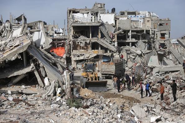 استشهاد فلسطيني وإصابة آخرين بقصف صهيوني غرب مدينة غزة