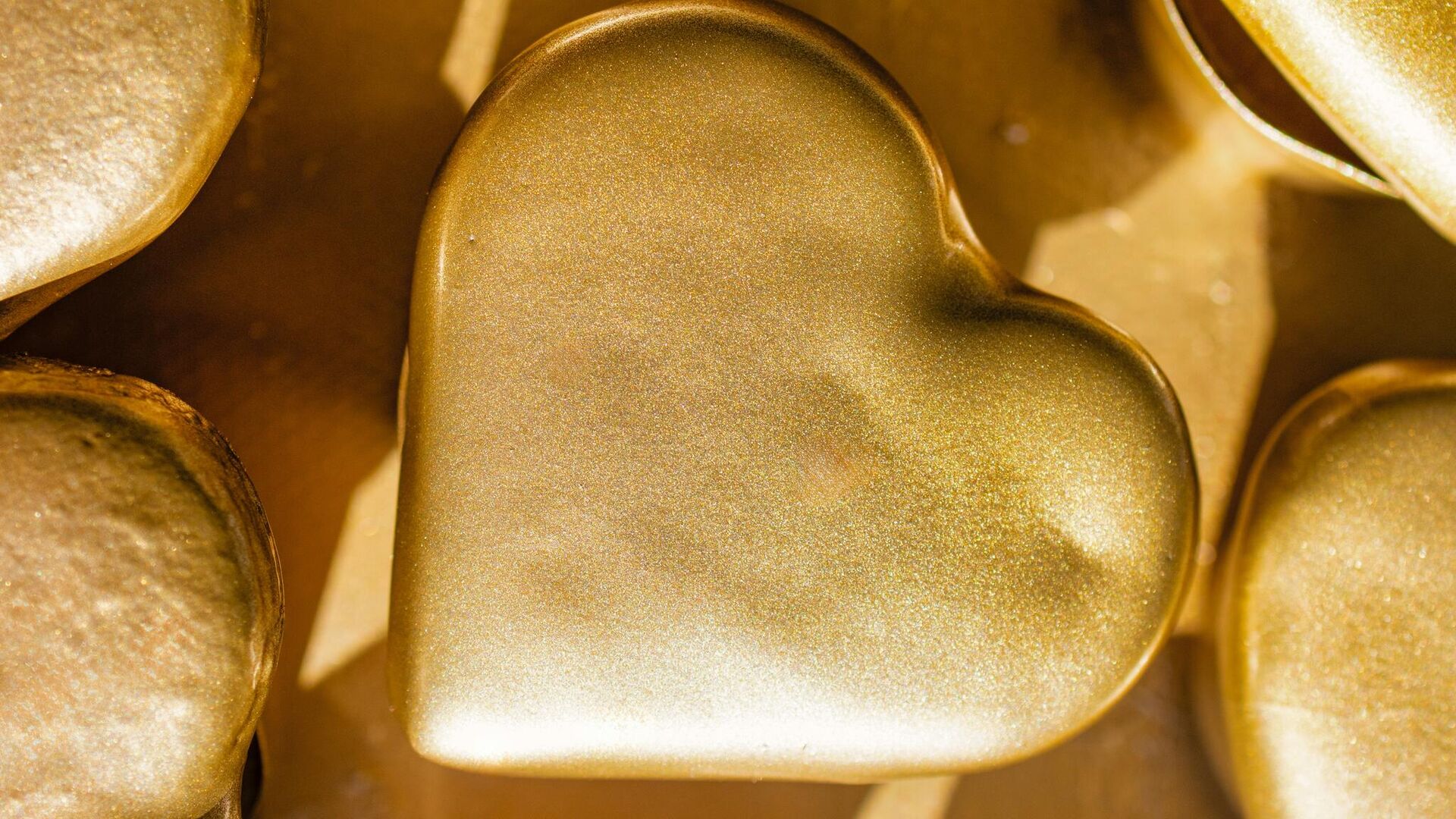 "تهديدات خطيرة"... الجزائر تحذر من تزيين حلويات العيد بأوراق ذهبية "تهديدات خطيرة"... الجزائر تحذر من تزيين حلويات العيد بأوراق ذهبية