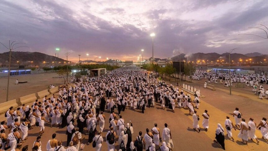 حجاج بيت الله ينفرون من عرفات إلى مزدلفة
