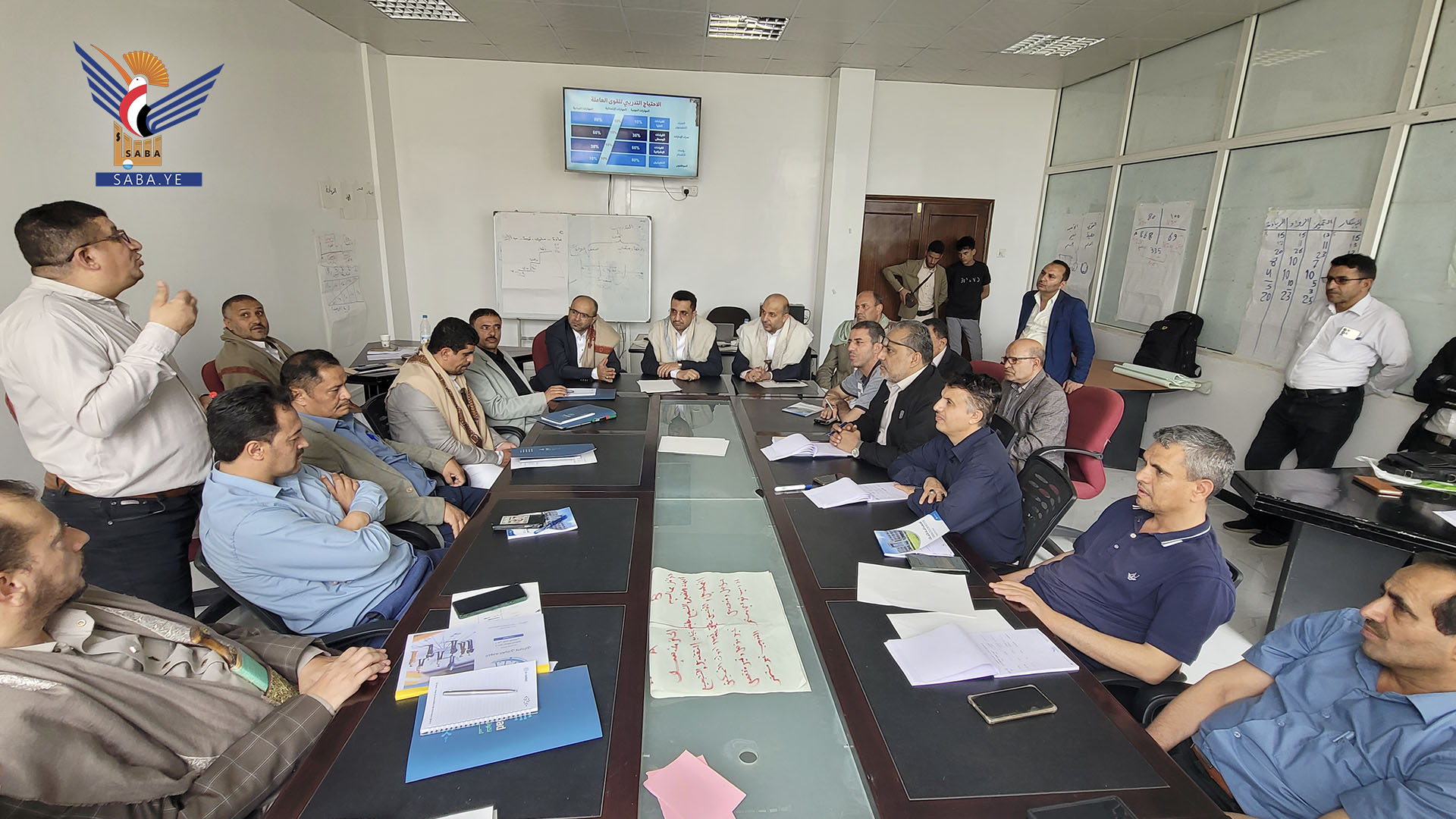 وزير الاتصالات وتقنية المعلومات يطلع على سير تنفيذ الخطة التدريبية لهيئة البريد