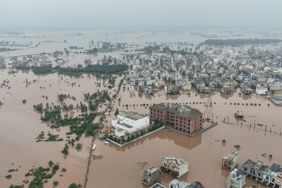 إجلاء نصف مليون باكستاني في البنجاب بسبب الفيضانات والأمطار الغزيرة إجلاء نصف مليون باكستاني في البنجاب بسبب الفيضانات والأمطار الغزيرة