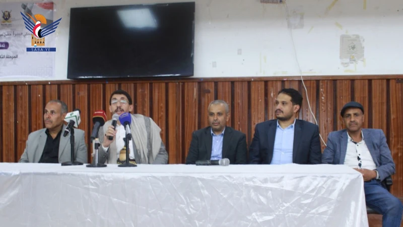 وزير التربية والتعليم يدشن دورات "طوفان الأقصى" بكلية مجتمع صنعاء