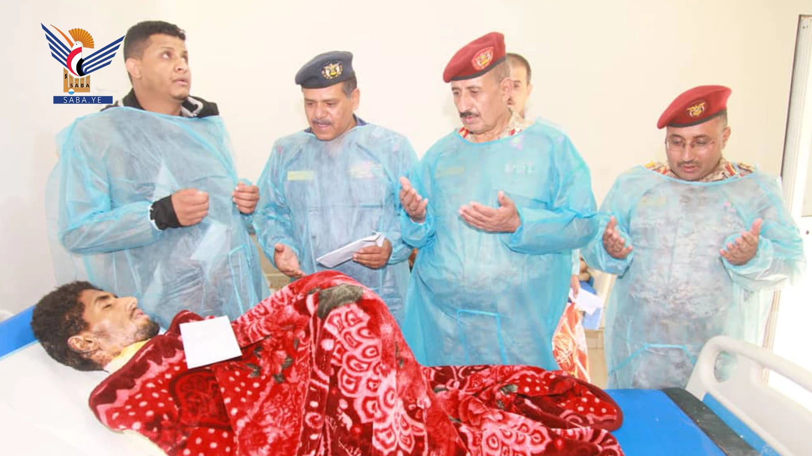 اللواء الحوثي يزور الجرحى بهيئة المستشفى الجمهوري ومستشفى الكويت