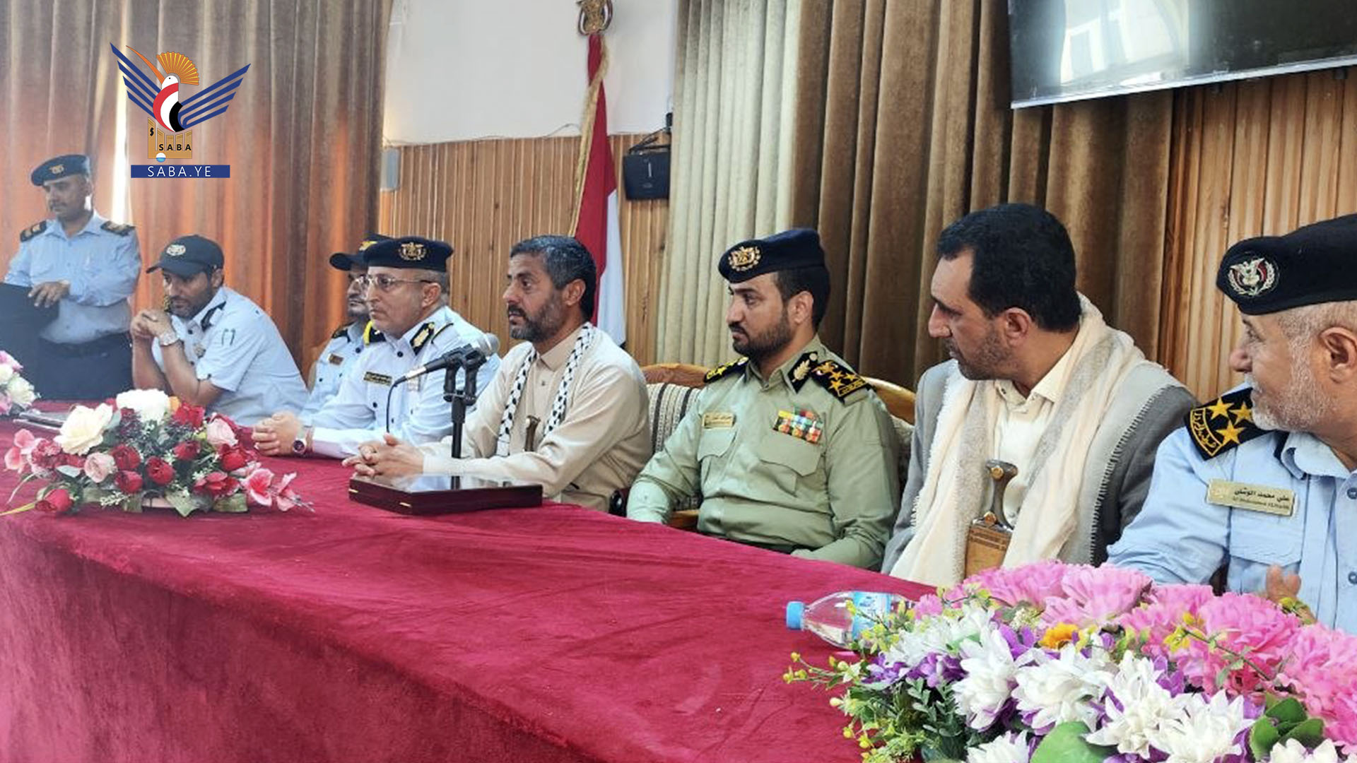 مناقشة تعزيز الأداء المروري وتكريم مدير المرور السابق في ذمار