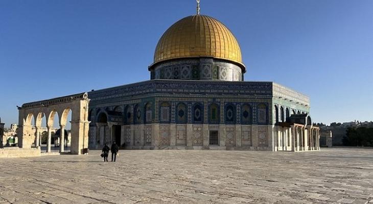 دعوات شعبية فلسطينية للصلاة على أبواب الأقصى بعد إغلاقه من العدو الصهيوني