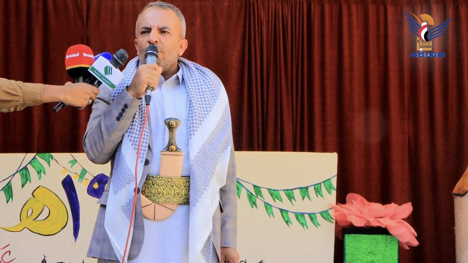 وزير الخدمة المدنية يدشن العام الدراسي الجديد في مديرية التحرير بأمانة العاصمة