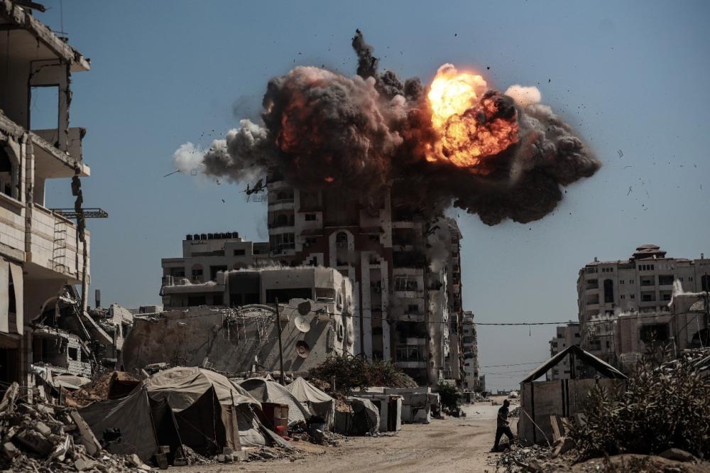استشهاد 51 فلسطينياً بنيران جيش العدو الإسرائيلي في قطاع غزة منذ فجر اليوم
