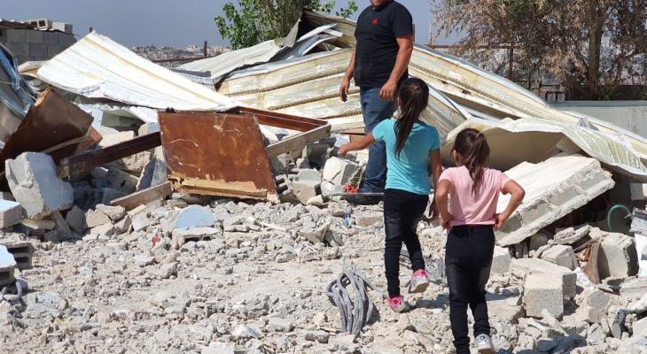 قوات العدو الإسرائيلي تخطر بهدم منازل في سلوان