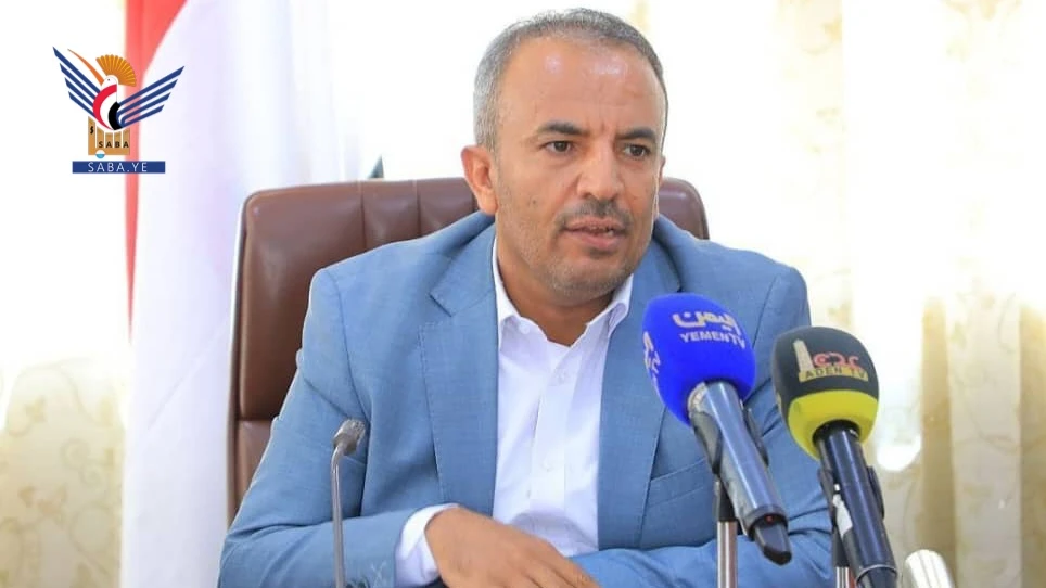 وزير الخدمة المدنية يعزّي الرئيس المشاط في وفاة والدته الفاضلة