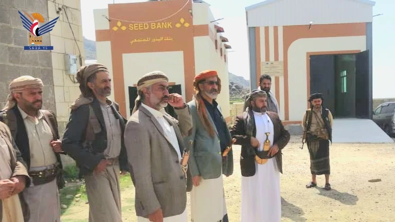 محافظ المحويت ونائب وزير الإدارة والتنمية المحلية يزوران بنك البذور المجتمعية بالطويلة محافظ المحويت ونائب وزير الإدارة والتنمية المحلية يزوران بنك البذور المجتمعية بالطويلة