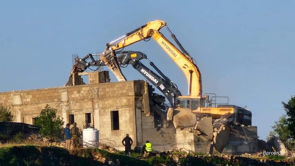 العدو الإسرائيلي يسلم عائلتين في بطن الهوى بالقدس قرارًا بإخلاء منزليهما