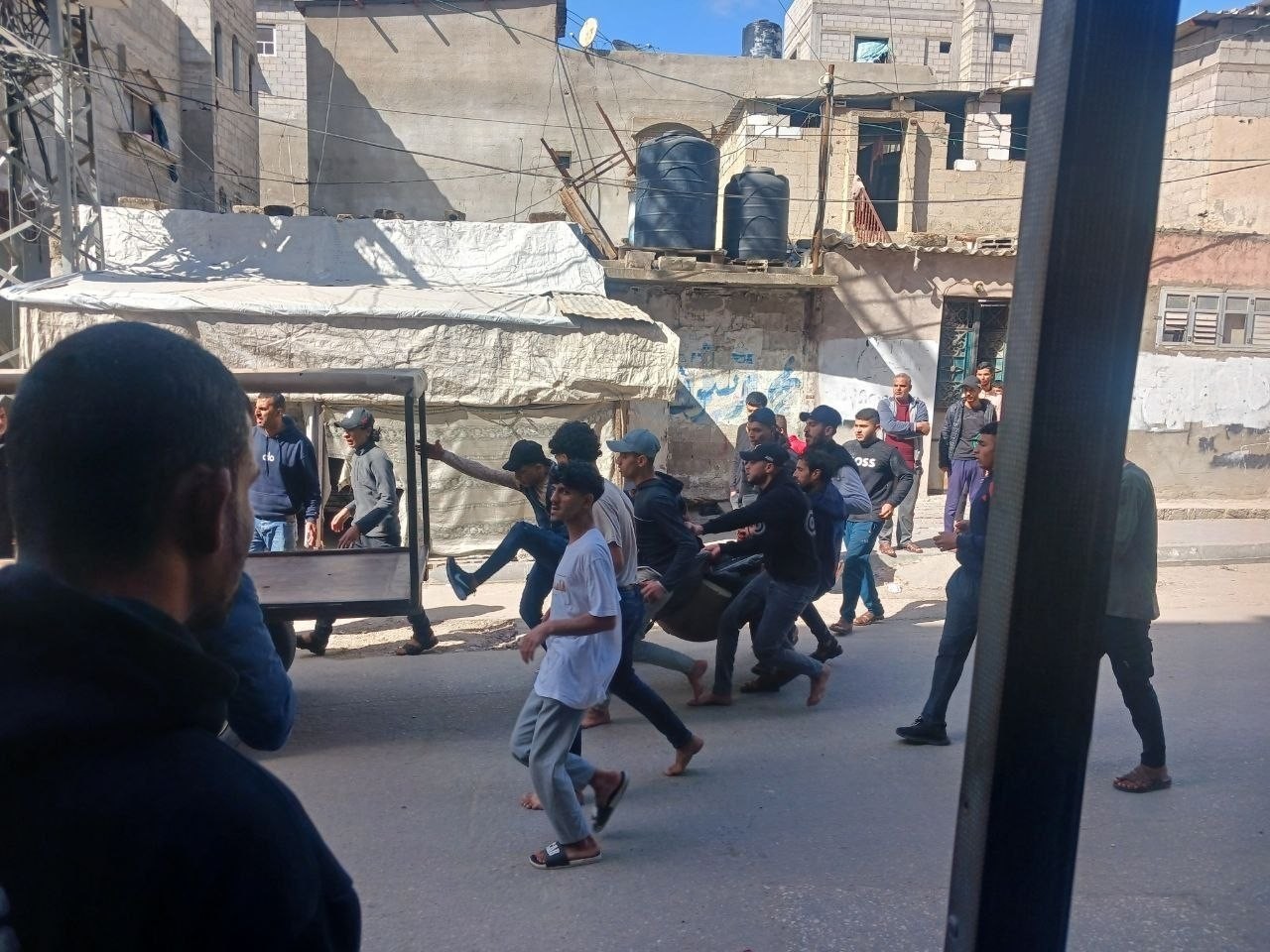 استشهاد 10 فلسطينيين وإصابة آخرين بنيران العدو الإسرائيلي وميليشياته وسط قطاع غزة