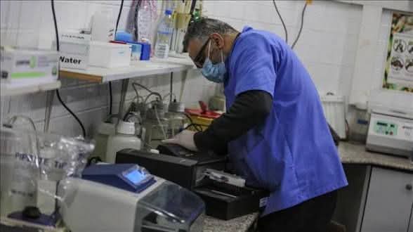 "صحة غزة" تحذر من انهيار خدمات المختبرات وبنوك الدم مع تفاقم أزمة نقص المستلزمات