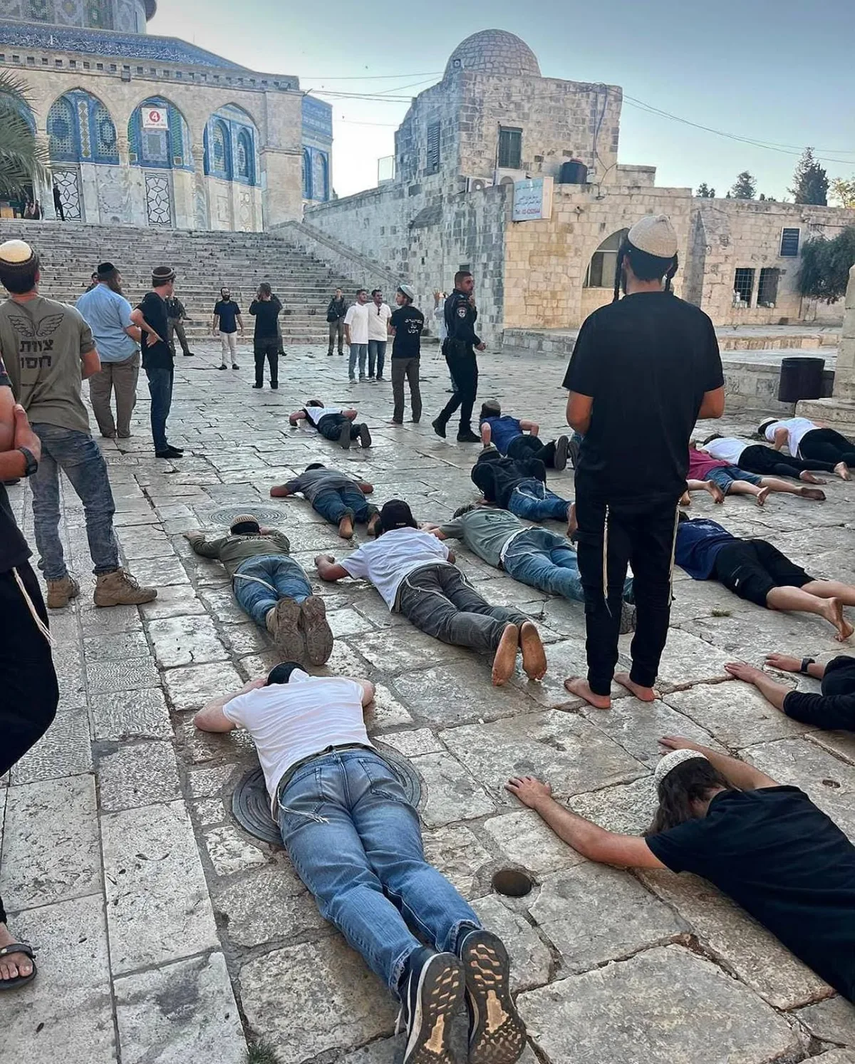 اقتحام نتنياهو للأقصى ومحيطه.. عدوان سافر على هُوية القدس ومحاولة يائسة لفرض سيادة مزعومة