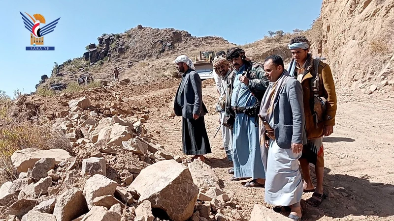 محافظ ريمة يطلّع على الأعمال الإنشائية لتأهيل وصيانة طريق الجبين - مزهر ـ مدينة الشرق