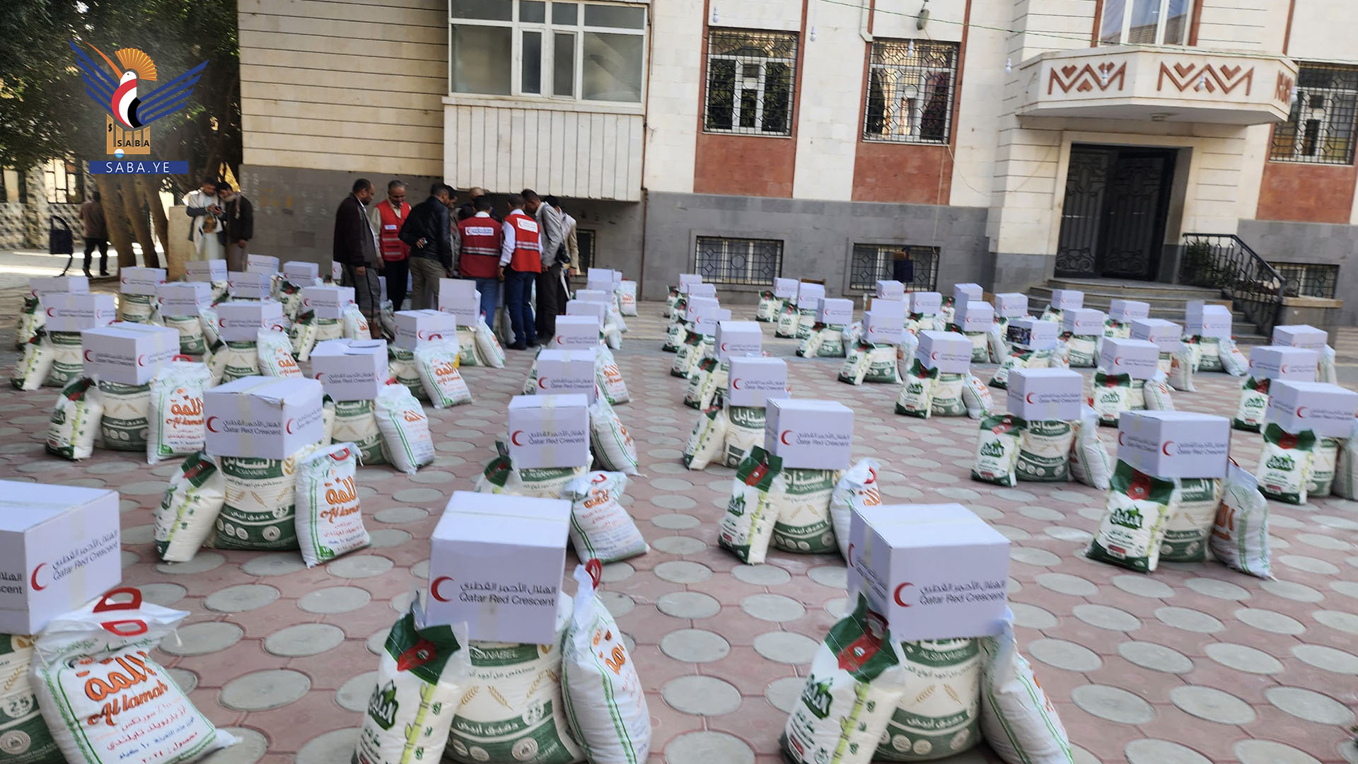 توزيع 1500 سلة غذائية للأيتام والنازحين ومراكز الرعاية الاجتماعية بأمانة العاصمة