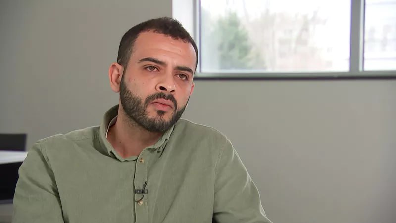 شبكة "صامدون" تعلن اعتقال اليونان لمنسقها استجابة للتحريض الإسرائيلي