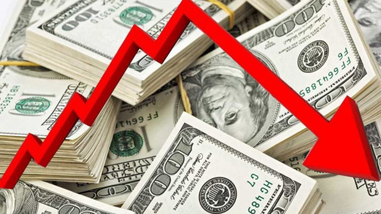 الدولار يتراجع بسبب الحرب التجارية الأمريكية الصينية الدولار يتراجع بسبب الحرب التجارية الأمريكية الصينية