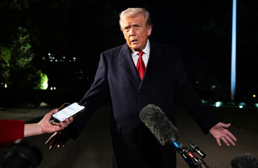 ترامب: الاقتصاد الأمريكي ينمو بوتيرة أسرع بثلاثة أضعاف من التوقعات ترامب: الاقتصاد الأمريكي ينمو بوتيرة أسرع بثلاثة أضعاف من التوقعات