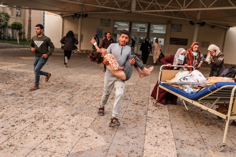 العدو الإسرائيلي يقتل 34 فلسطينيا بمجزرة مستشفى الأوروبي جنوب غزة العدو الإسرائيلي يقتل 34 فلسطينيا بمجزرة مستشفى الأوروبي جنوب غزة