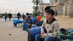 هيئة البترول في غزة : وقف إمدادات الغاز ينذر بأزمة على الأمنين الغذائي والصحي