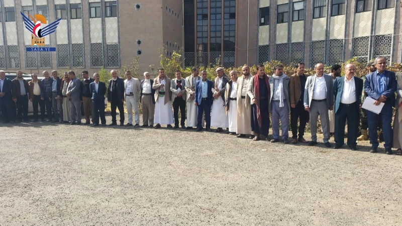 وقفة لموظفي وزارة الاقتصاد تندد بالإساءة الأمريكية للقرآن الكريم