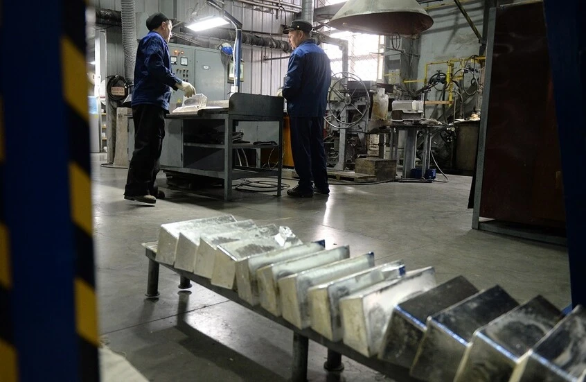 لأول مرة في التاريخ ..ارتفاع سعر الفضة فوق 65 دولارا 