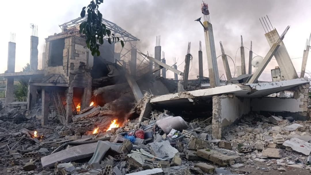 العدو الصهيوني يوجه إنذارات للمواطنين لبنانيين بإخلاء منازلهم في بلدات بالجنوب