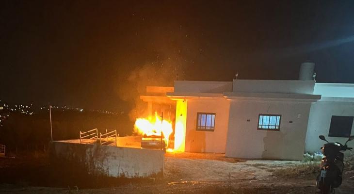 مستوطنون صهاينة يحرقون مركبة ومنزلاً في جنين