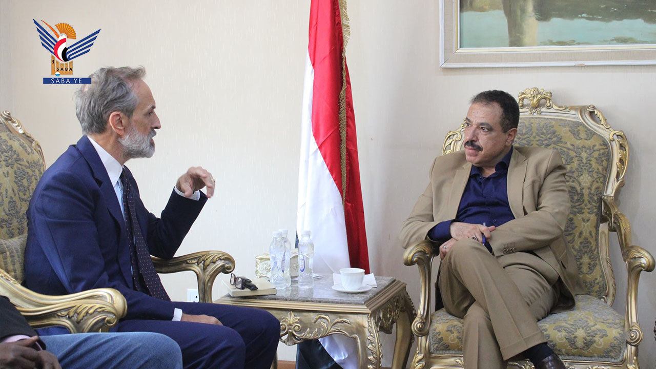 وزير الخارجية يناقش مع المنسق المقيم للأمم المتحدة عددًا من القضايا الإنسانية