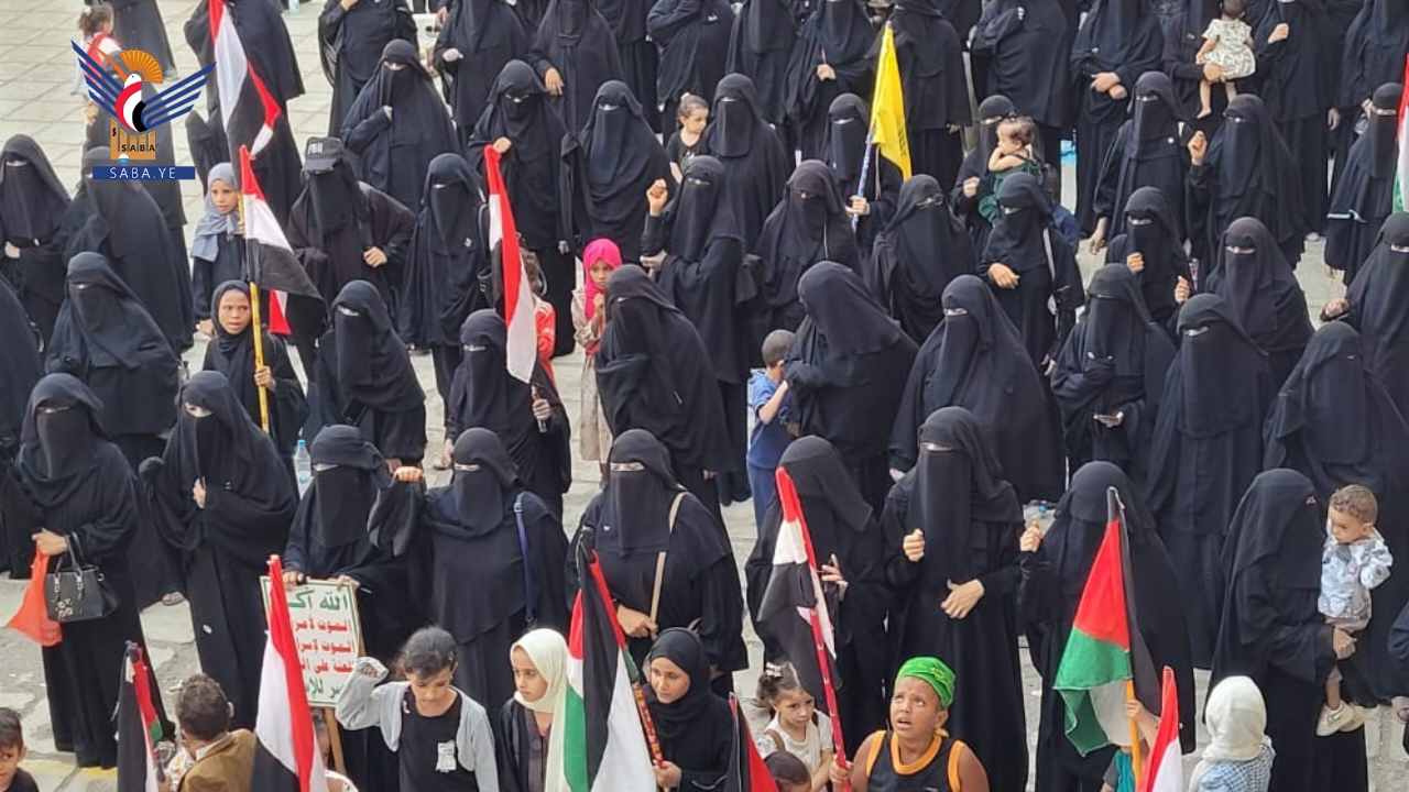 وقفة نسائية بالحديدة تأييداً لمعادلة الحصار بالحصار وتنديداً بالعدوان على العراق