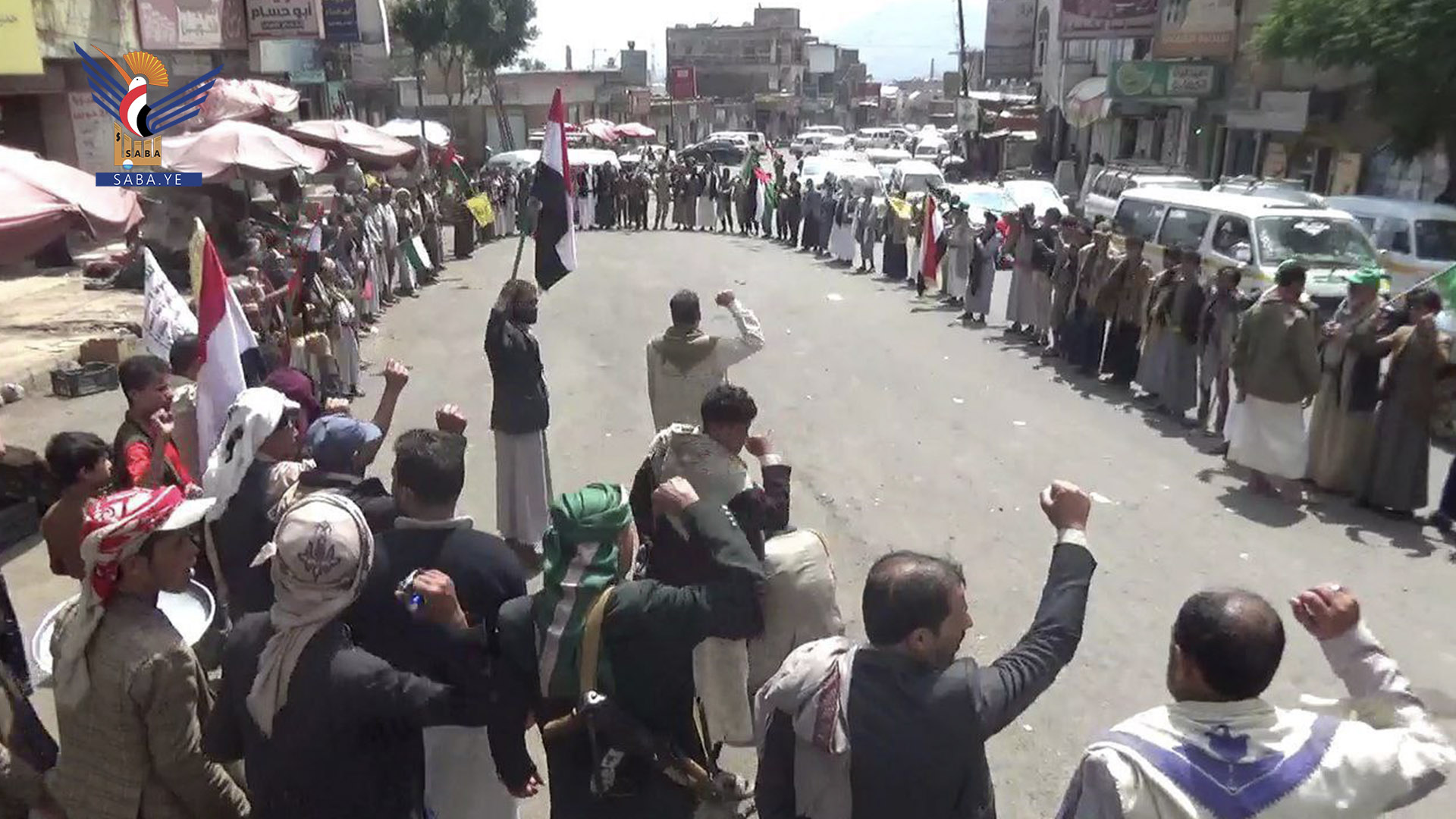 وقفة ومسيران مسلحان بمديرية معين بأمانة العاصمة إعلانا للجاهزية والنفير العام 