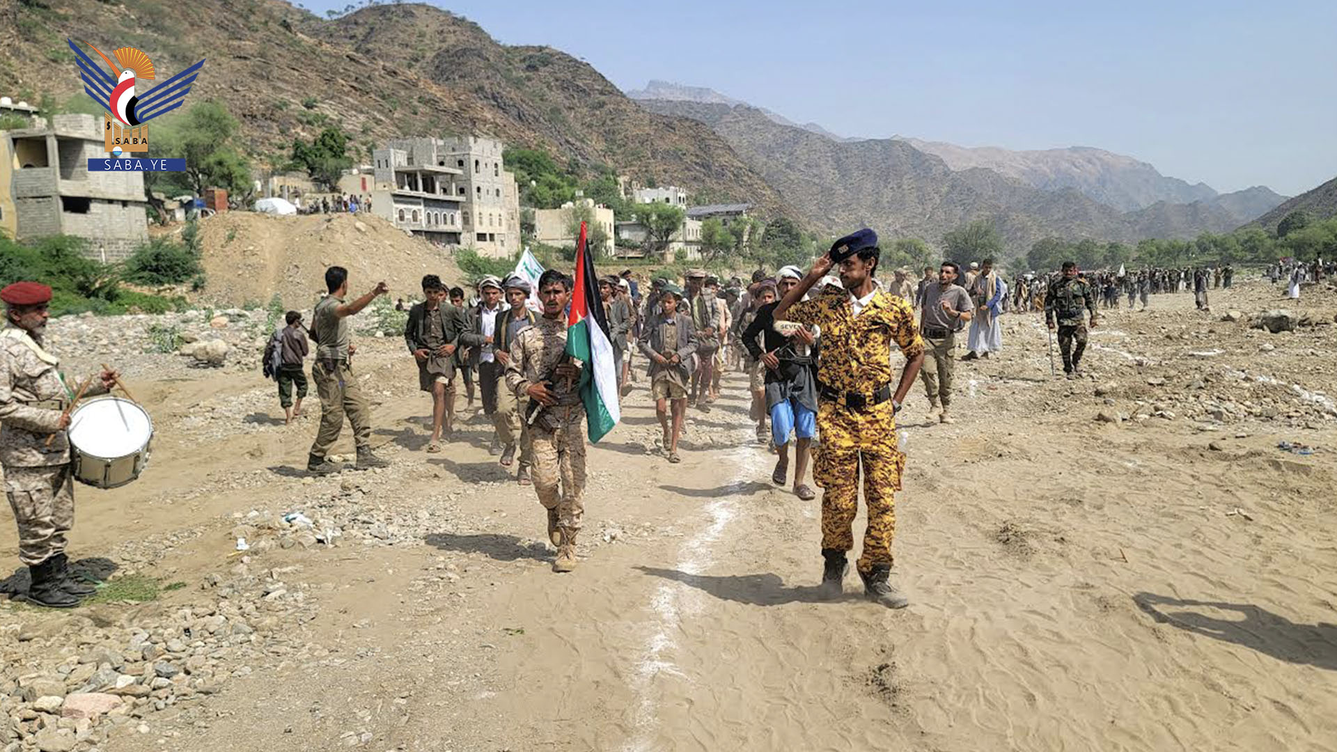 عرض شعبي لكتائب قوات التعبئة في شرس بمحافظة حجة