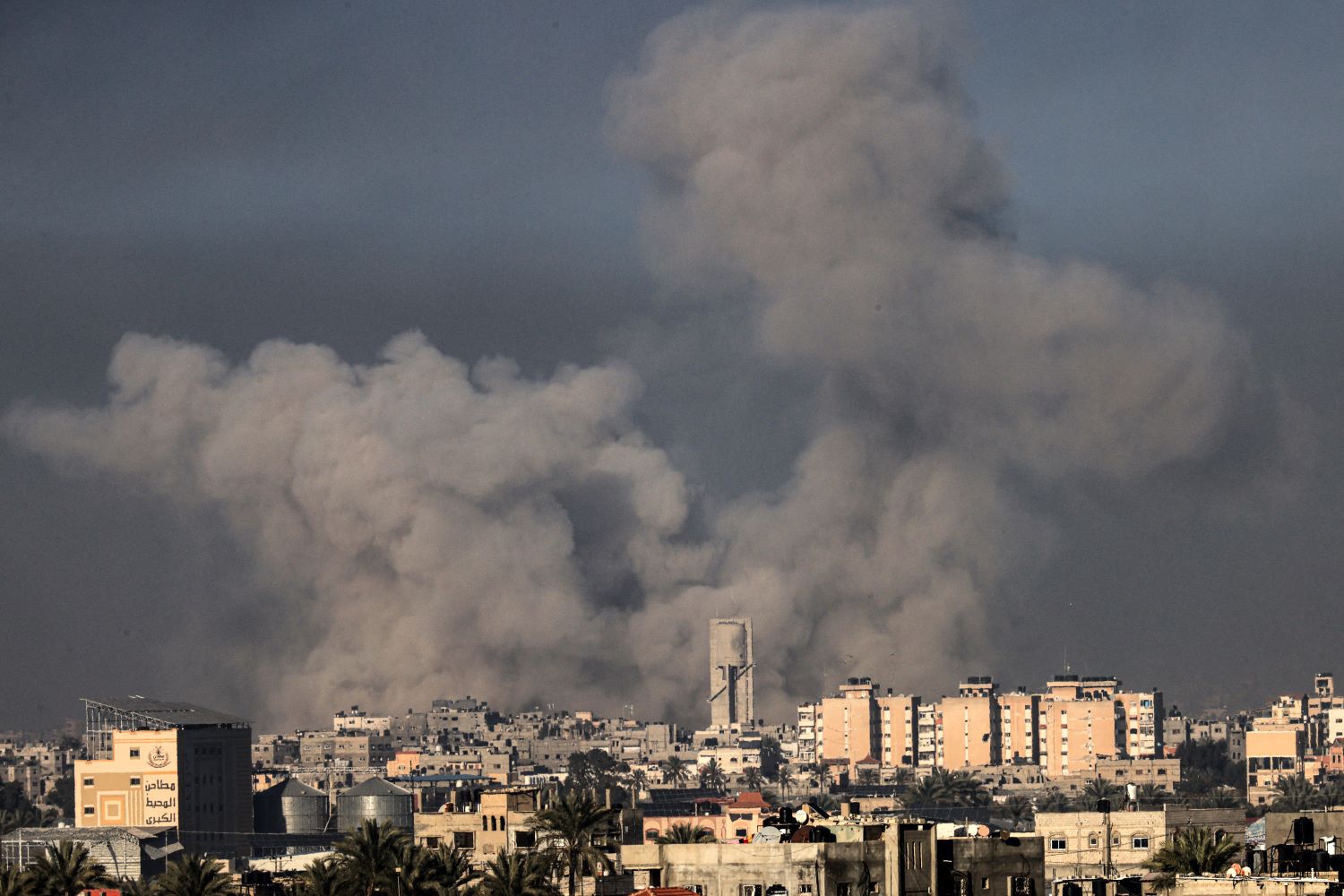   اليوم الـ256 من العدوان: 17 شهيدا فلسطينيا في قصف العدو الصهيوني وسط وجنوب قطاع غزة