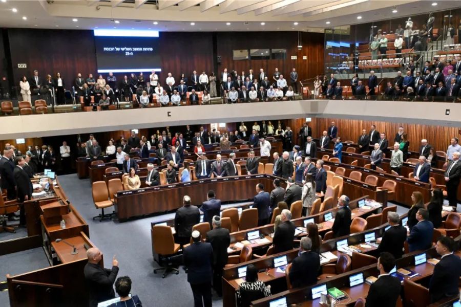 انقسام داخل الائتلاف.. "الكنيست" يناقش مقترحًا لفرض "السيادة" على الضفة الغربية انقسام داخل الائتلاف.. "الكنيست" يناقش مقترحًا لفرض "السيادة" على الضفة الغربية