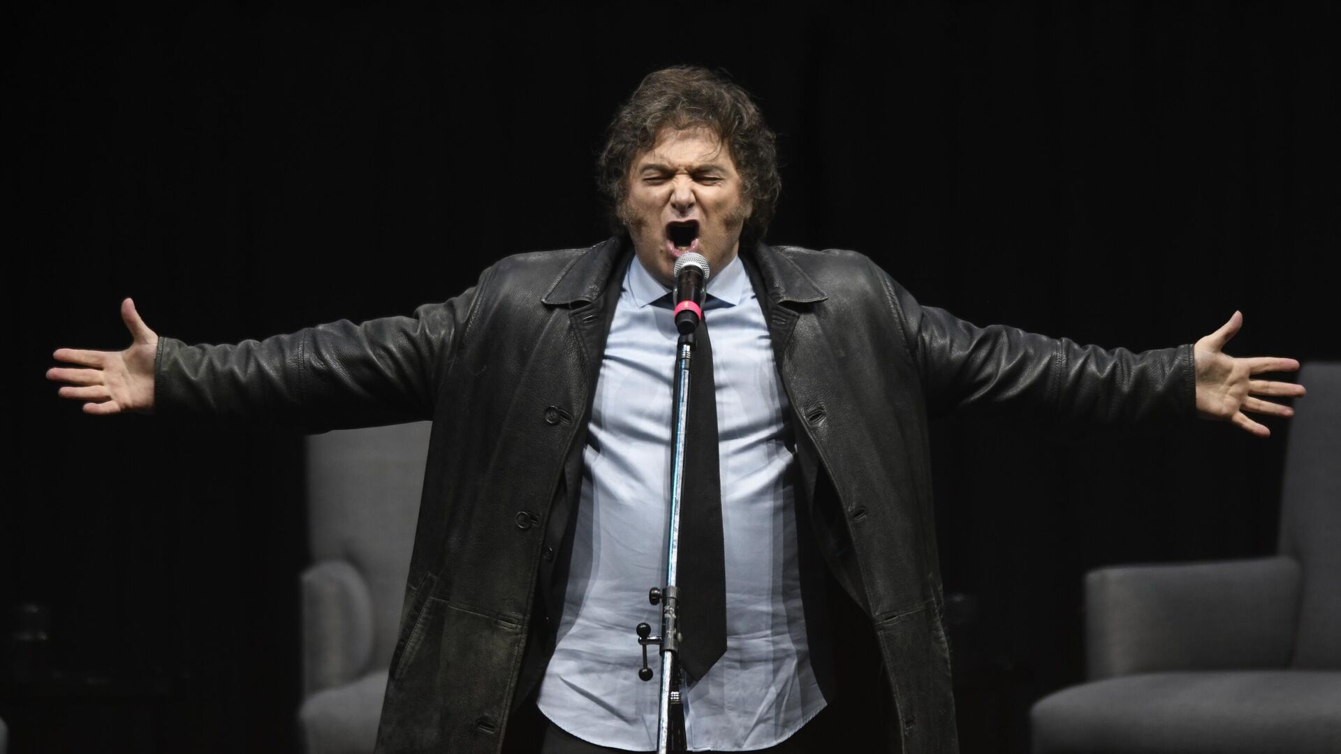 الرئيس الأرجنتيني يقبل استقالة رئيس الحكومة "استجابة لدعوات التجديد السياسي"