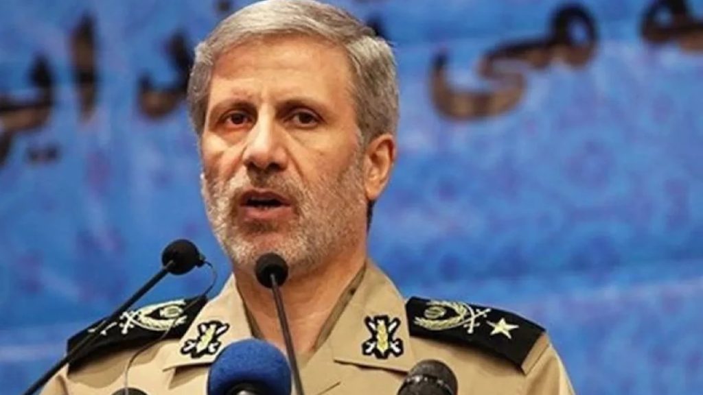 حاتمي: إذا وطأت أقدام الولايات المتحدة القذرة إيران فسنقاتلها بكل ما أوتينا من قوة   